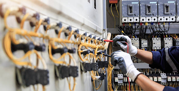 Professional Electrician technician working in Independence, KS